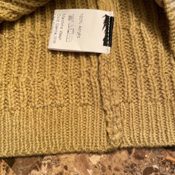 Green knit Crop Top - Picture 12 of 12